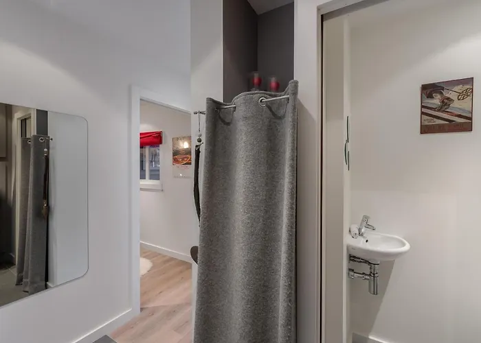 Centre Avec Acces Pistes, Garage Et Wifi - Fr-1-563-117 * Courchevel